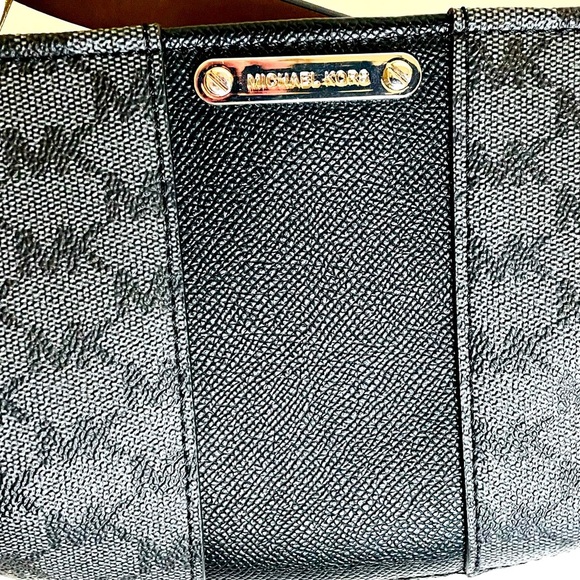 MICHAEL KORS Crossbody Fanny Pack Leather NWOT - Picture 4 of 7